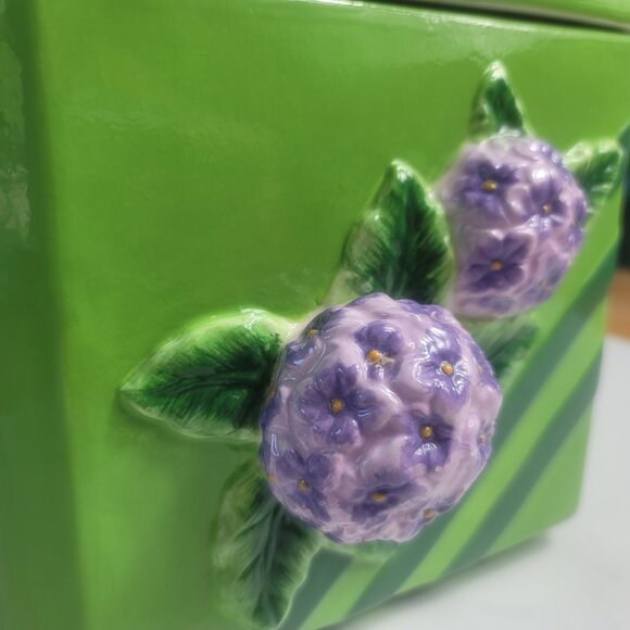 Vintage Unbranded Cookie Jar Green with Embossed Purple Flowers - Picture 7 of 16